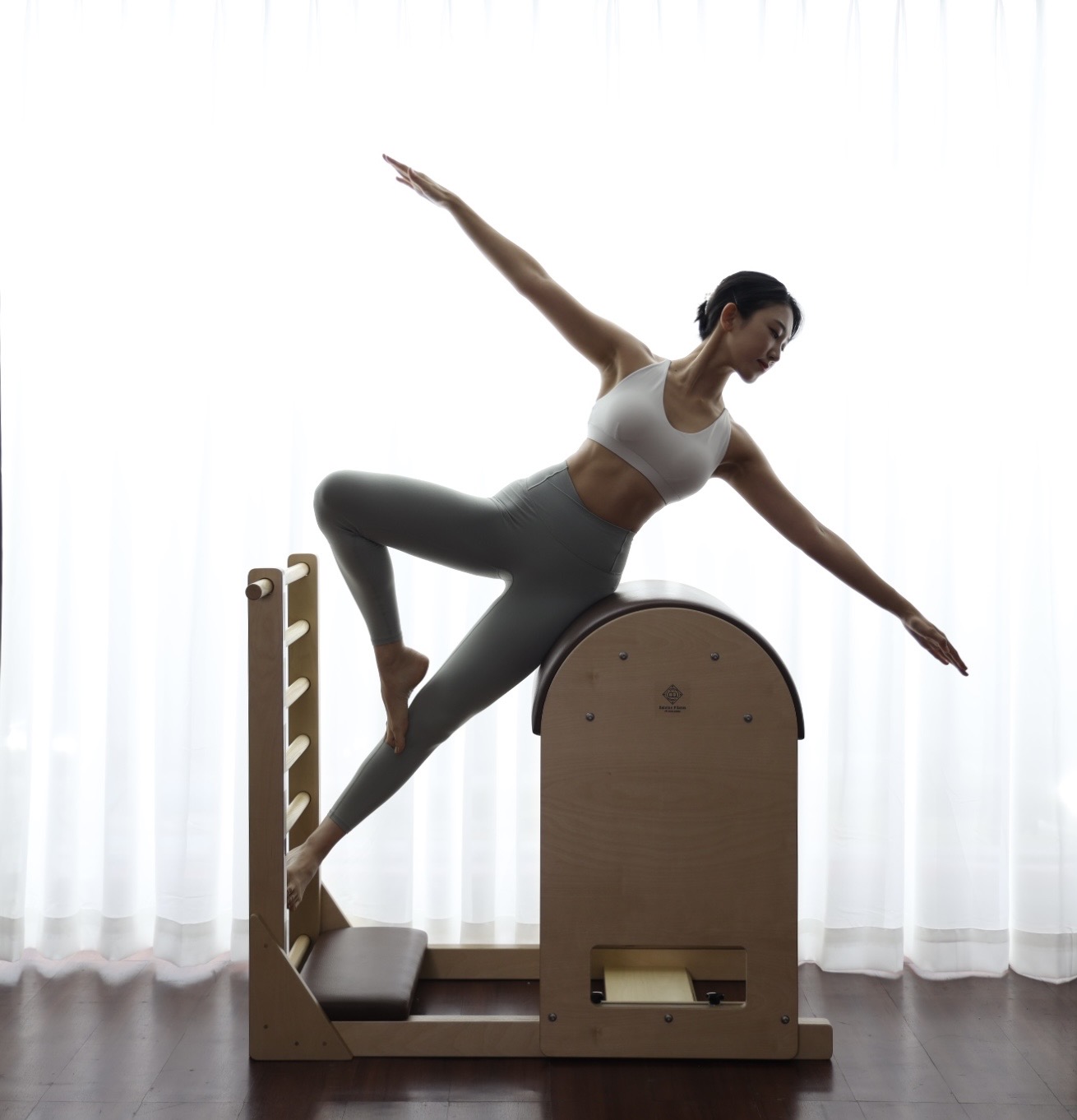 김아윤 강사 필라테스 동작 1