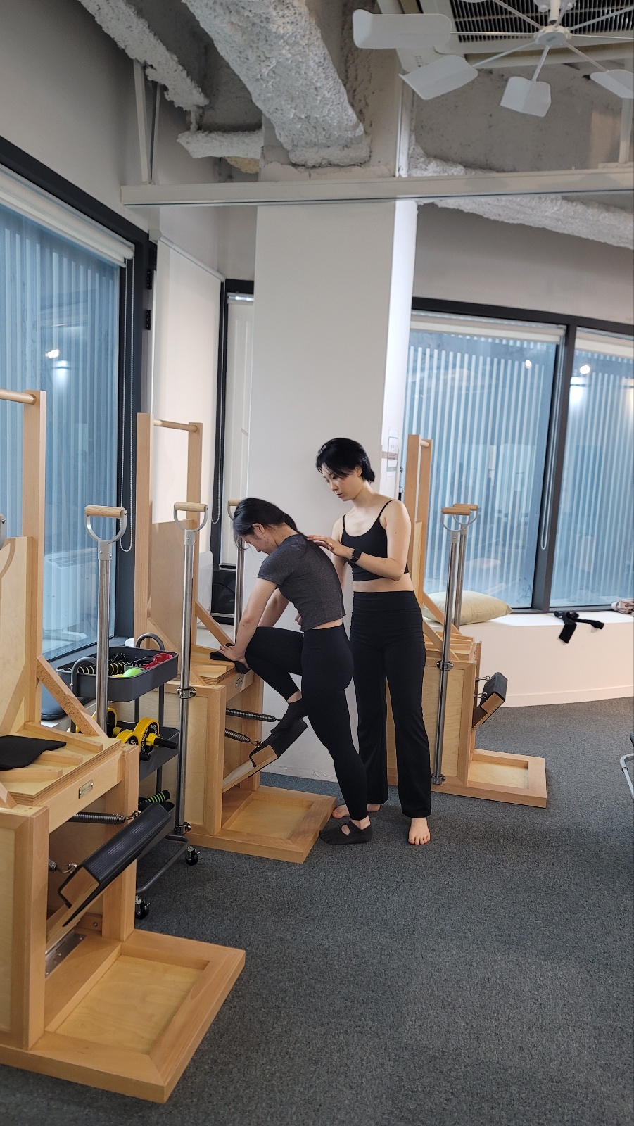 김금홍 강사 필라테스 지도 모습