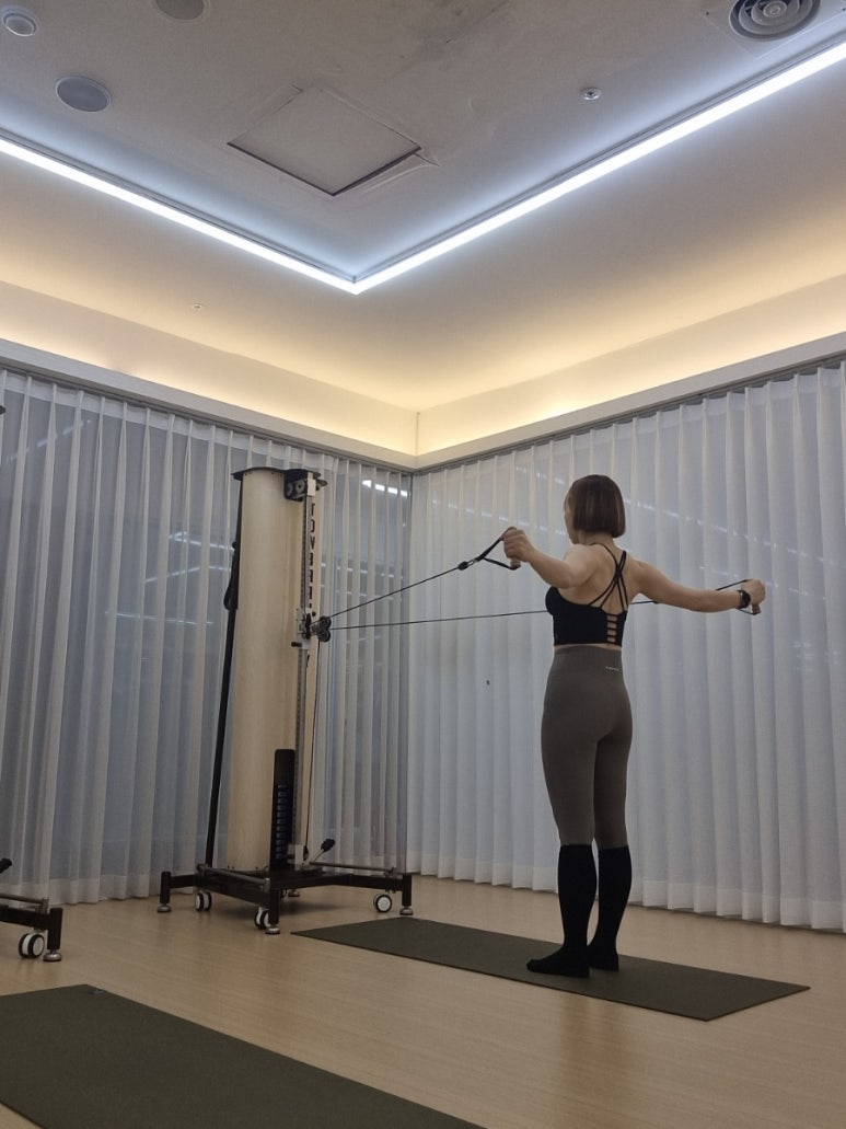 성미란 강사 필라테스 동작